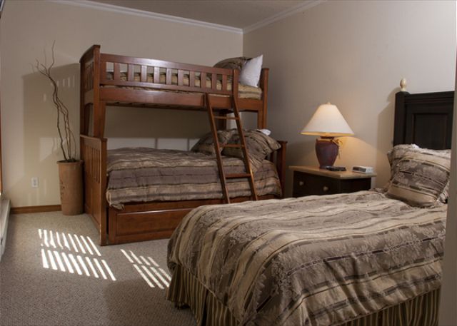 Whistler Aspens on Blackcomb Accommodation 468 Bedroom